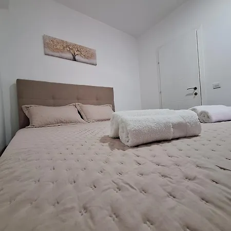 Urban Nest Modern Near Center