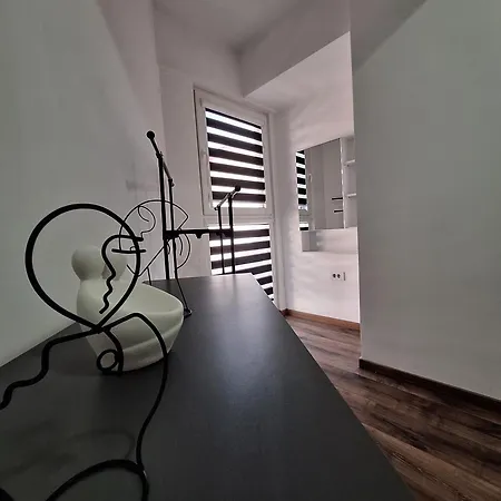 Urban Nest Modern Near Center スコピエ